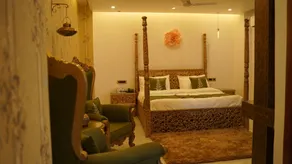 Hotel Saheb's Castle - Best Mountain View & Jacuzzi Suites, McLeodganj - Room