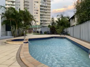 Burleigh Gardens North Hi-Rise Holiday Apartments - Piscine
