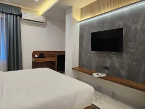 The Blu Pearl - Room