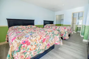 Day & Night Inn - Chambre