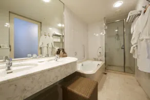 The Prince Sakura Tower Tokyo, Autograph Collection - Bathroom