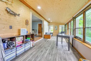 Lakefront Cabin w/ Fire Pit, Dock, & Boat Rental - Interiør