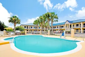 Days Inn by Wyndham Kingsland GA - Piscine
