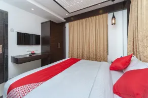 Capital O 18946 Admire Suit Hospitality - Quarto