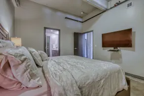 Luxury Downtown Dallas Stay by Amyfinehouse - Room
