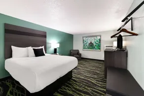 Baymont by Wyndham Liberty MO - Chambre