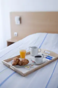 Hotel Thermes Les Ecureuils-Dax - Opções para refeição no quarto