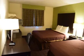 Super 8 by Wyndham Saginaw - Chambre