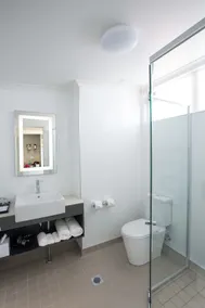 ibis Styles Tamworth - Bathroom