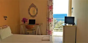 Kavos Bay Seafront Hotel - Chambre