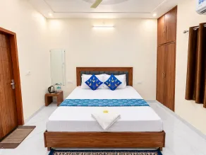 Shree Hanumat Kripa Dham - Rom
