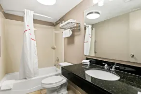 Red Roof Inn & Suites Duncan - Salle de bain