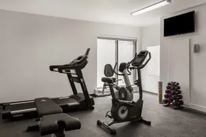 Ramada by Wyndham Laval - Salle de remise en forme