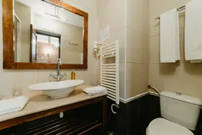 Topaz Boutique - Bathroom
