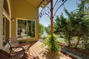 On Mckenzie River! Home w/ Scenic Sunroom - Innenbereich