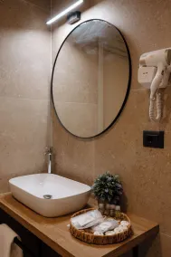 Belladonna Hotel - Bathroom