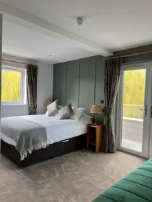 The Three Pickerels  - Habitación