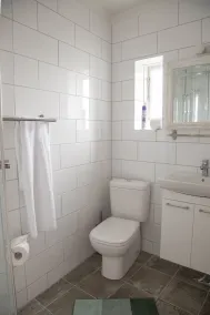 Private and peaceful one bedroom apartments - Badrum