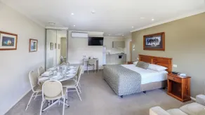 The Saltbush Motor Inn - Room