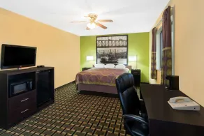 Super 8 by Wyndham Marietta - Chambre