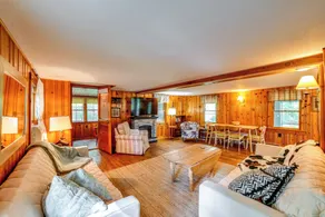 Riverfront Hallstead Cabin: Kayaks & Fire Pit! - Interiör