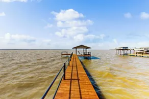 Laid-back Lake House' w/ Wraparound Deck - Interiör