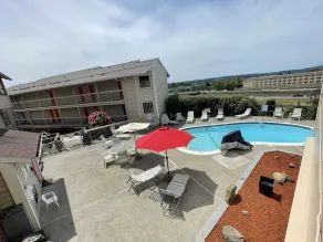 Sunnyside Inn and Suites - Piscine