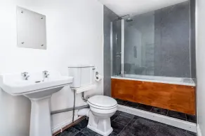 The Witching Post Inn - Bathroom