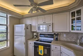 Sunny Getaway: Community Amenities, Walk to Beach! - Interiör