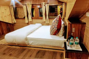 Wood Stock Kasauli - Rooms & Cottages - Panoramic View & Balcony Rooms - Room