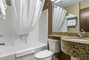 Microtel Inn & Suites Dillsboro/Sylva - Salle de bain