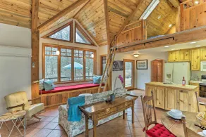 Peaceful Shasta Cascade Getaway on 15-acre Ranch! - Intérieur