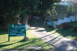 B My Guest - Entrada interior