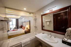 THE SHINE 2 HOTEL & APARTMENT - Baño