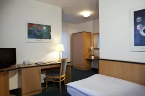 Airport-Messe-Hotel Stetten - Room