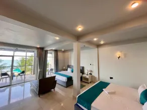 Hiru Villas and Kitesurfing - Camera