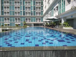 Monochrome Studio Room At Taman Melati Jatinangor Apartment - Pool