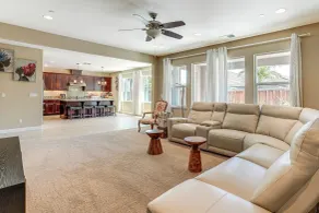 Family Home w/ Patio & Fenced Yard in Brentwood - Innvendig