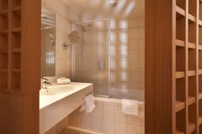 Logis Hôtel de la Tour - Bathroom