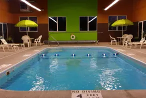 Super 8 by Wyndham Plattsburgh - Piscine
