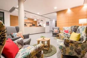 Stadthotel Lohne, Self Check-in & entspannt im Café frühstücken - Rezeption