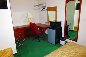 Canadiana Motel - Room