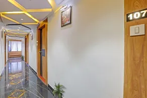 Purple Hotel - Science City Ahmedabad - Lobby lounge