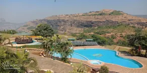 Upper Deck Resort - Highest Peak, Lonavala - Pool