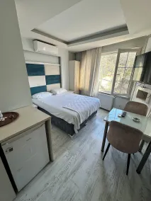 İsthouse - Rom