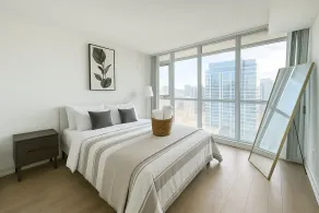 HostlyStays Luxury Suites - Room