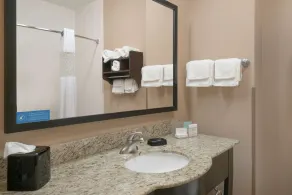 Hampton Inn Corydon - Badezimmer
