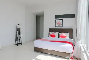 Hotel O Batu near Jatim Park formerly Villa Bukit Panderman Residence - Room