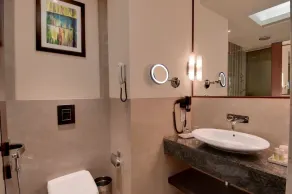 The Golden Palms Hotel & Spa Delhi - Bathroom