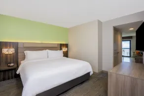 Holiday Inn Express & Suites Oceanfront Daytona Beach Shores by IHG - Chambre